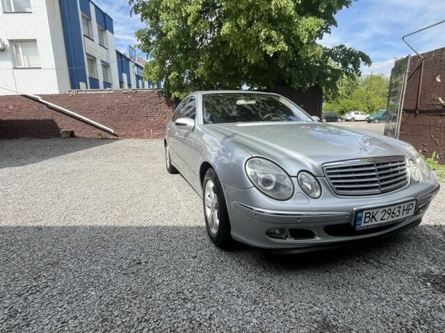 Сірий Мерседес 220, об'ємом двигуна 2.1 л та пробігом 420 тис. км за 6350 $, фото 1 на Automoto.ua