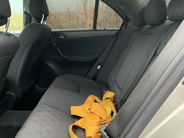 Сірий Мерседес 220, об'ємом двигуна 2.2 л та пробігом 400 тис. км за 1200 $, фото 5 на Automoto.ua