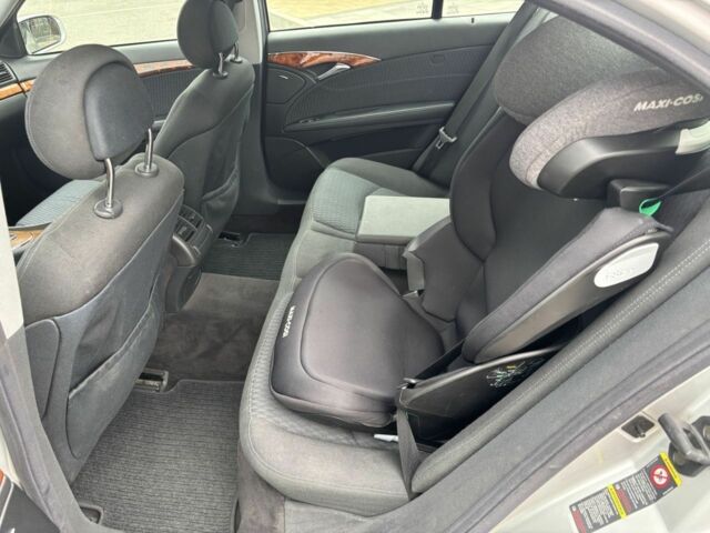 Серый Мерседес 220, объемом двигателя 2.1 л и пробегом 361 тыс. км за 7000 $, фото 18 на Automoto.ua