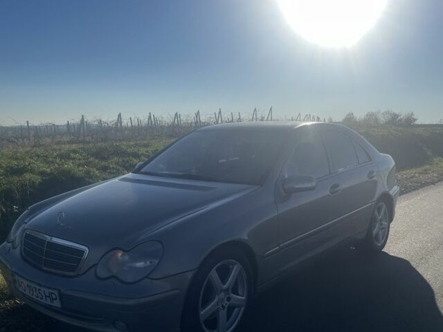 Сірий Мерседес 220, об'ємом двигуна 2.1 л та пробігом 364 тис. км за 3750 $, фото 5 на Automoto.ua
