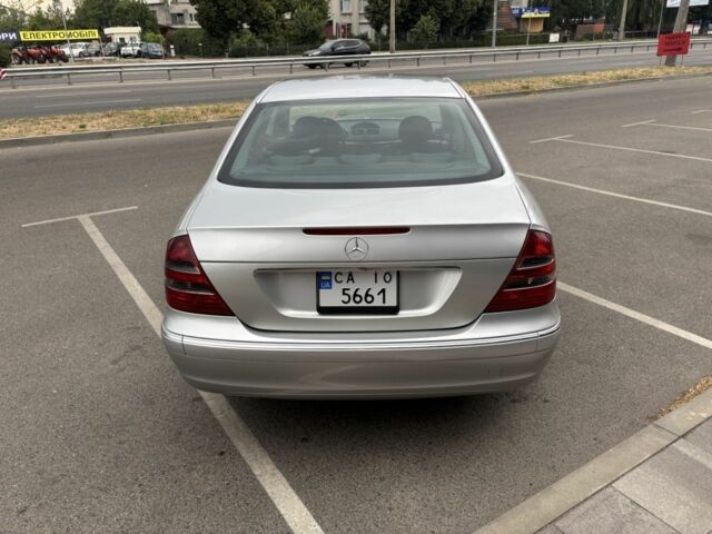 Серый Мерседес 220, объемом двигателя 2.1 л и пробегом 361 тыс. км за 7000 $, фото 9 на Automoto.ua