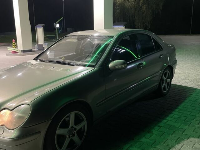 Сірий Мерседес 220, об'ємом двигуна 2.1 л та пробігом 364 тис. км за 3750 $, фото 10 на Automoto.ua