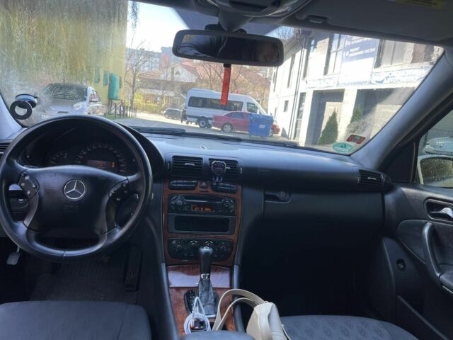 Серый Мерседес 220, объемом двигателя 2.2 л и пробегом 330 тыс. км за 4500 $, фото 6 на Automoto.ua
