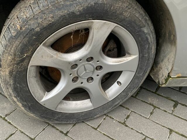 Сірий Мерседес 220, об'ємом двигуна 2.2 л та пробігом 400 тис. км за 1200 $, фото 4 на Automoto.ua