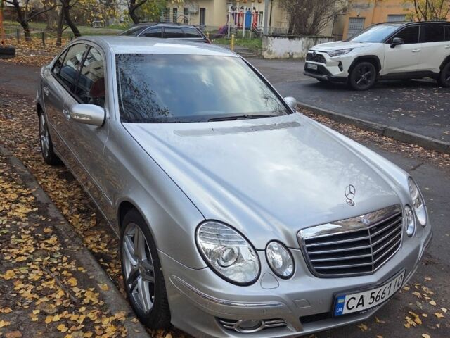 Серый Мерседес 220, объемом двигателя 2.1 л и пробегом 361 тыс. км за 7000 $, фото 2 на Automoto.ua