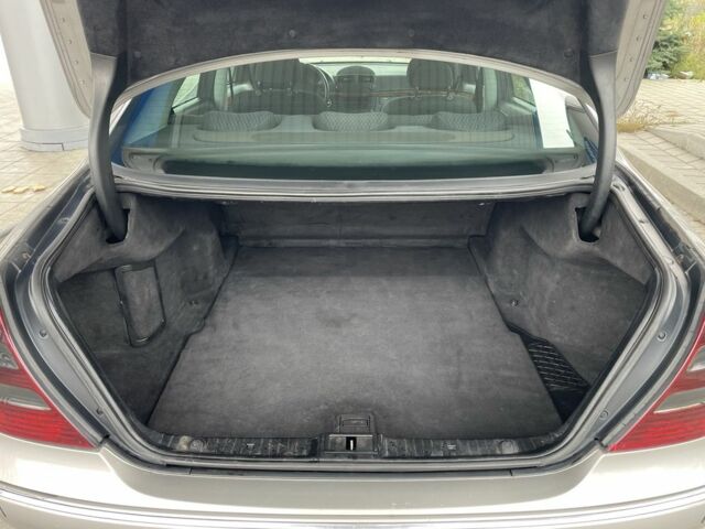 Сірий Мерседес 220, об'ємом двигуна 2.2 л та пробігом 300 тис. км за 3100 $, фото 15 на Automoto.ua