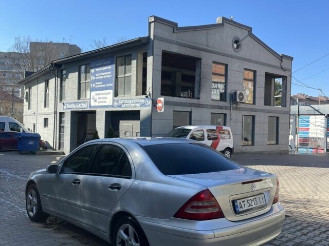 Серый Мерседес 220, объемом двигателя 2.2 л и пробегом 330 тыс. км за 4500 $, фото 3 на Automoto.ua