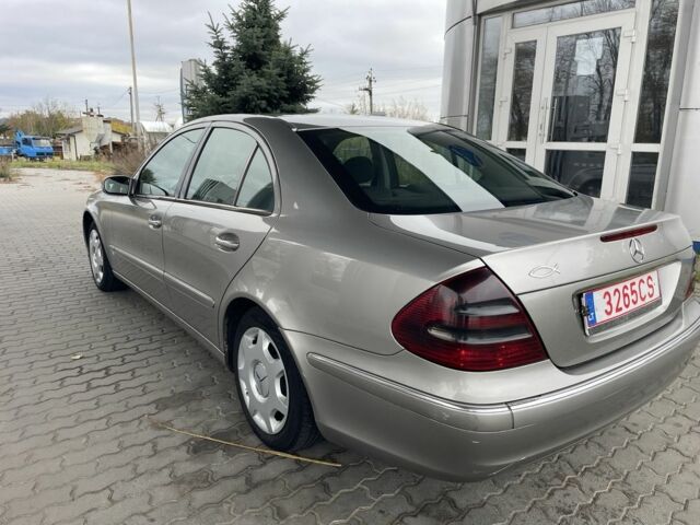 Сірий Мерседес 220, об'ємом двигуна 2.2 л та пробігом 300 тис. км за 3100 $, фото 4 на Automoto.ua