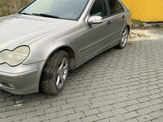 Сірий Мерседес 220, об'ємом двигуна 2.2 л та пробігом 400 тис. км за 1200 $, фото 2 на Automoto.ua