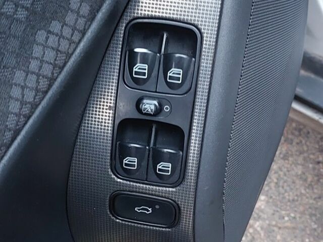 Серый Мерседес 220, объемом двигателя 0 л и пробегом 406 тыс. км за 4700 $, фото 5 на Automoto.ua