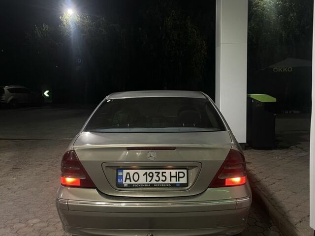 Сірий Мерседес 220, об'ємом двигуна 2.1 л та пробігом 364 тис. км за 3750 $, фото 6 на Automoto.ua