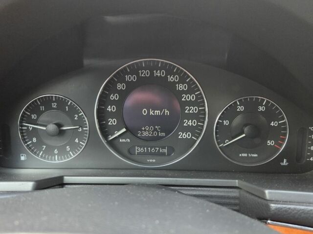 Серый Мерседес 220, объемом двигателя 2.1 л и пробегом 361 тыс. км за 7000 $, фото 23 на Automoto.ua