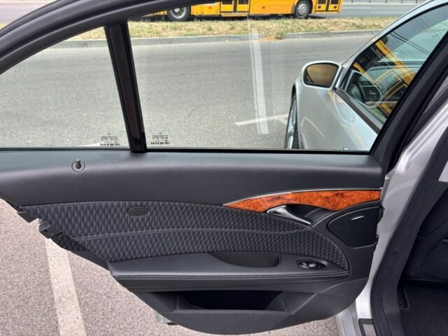 Серый Мерседес 220, объемом двигателя 2.1 л и пробегом 361 тыс. км за 7000 $, фото 15 на Automoto.ua