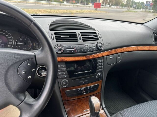 Серый Мерседес 220, объемом двигателя 2.1 л и пробегом 361 тыс. км за 7000 $, фото 12 на Automoto.ua