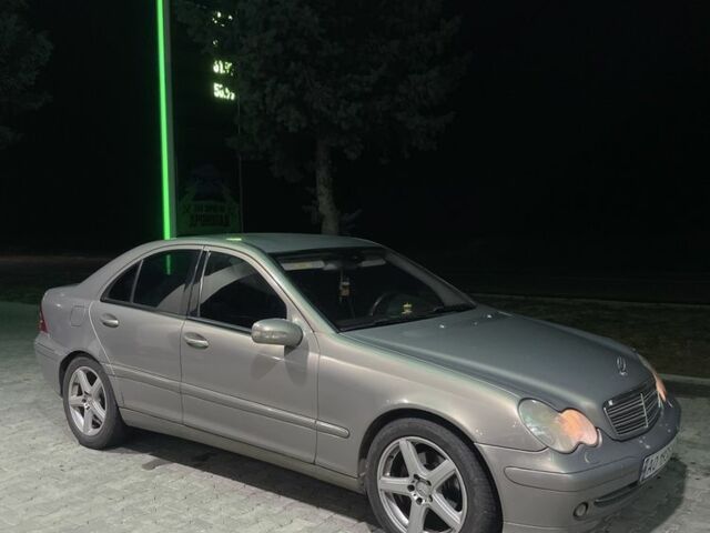 Сірий Мерседес 220, об'ємом двигуна 2.1 л та пробігом 364 тис. км за 3750 $, фото 9 на Automoto.ua