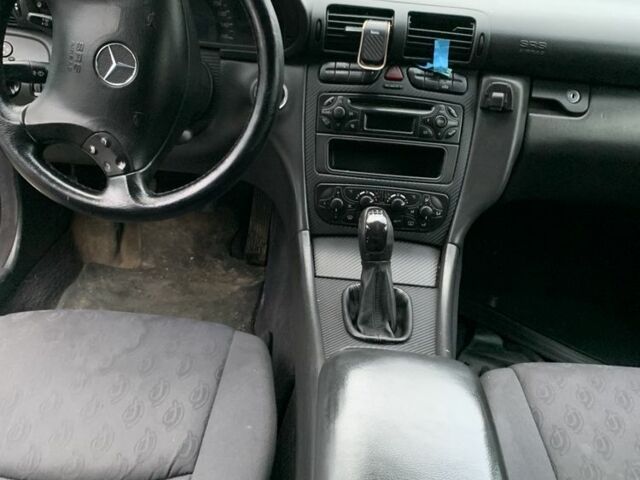 Сірий Мерседес 220, об'ємом двигуна 2.2 л та пробігом 400 тис. км за 1200 $, фото 7 на Automoto.ua