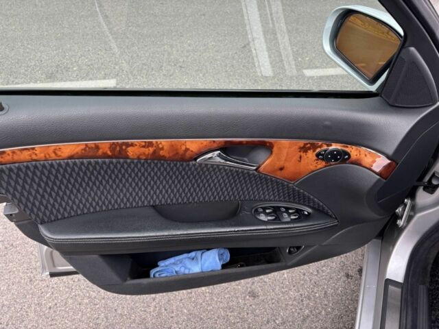 Серый Мерседес 220, объемом двигателя 2.1 л и пробегом 361 тыс. км за 7000 $, фото 19 на Automoto.ua