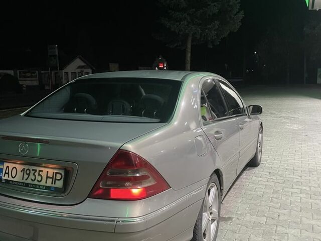 Сірий Мерседес 220, об'ємом двигуна 2.1 л та пробігом 364 тис. км за 3750 $, фото 8 на Automoto.ua