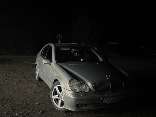 Сірий Мерседес 220, об'ємом двигуна 2.1 л та пробігом 364 тис. км за 3750 $, фото 2 на Automoto.ua