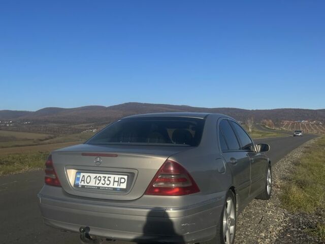 Сірий Мерседес 220, об'ємом двигуна 2.1 л та пробігом 364 тис. км за 3750 $, фото 4 на Automoto.ua