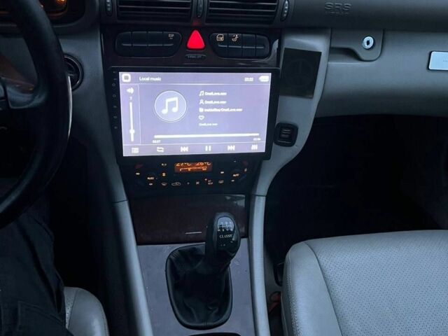 Серый Мерседес 220, объемом двигателя 2.2 л и пробегом 260 тыс. км за 2699 $, фото 13 на Automoto.ua