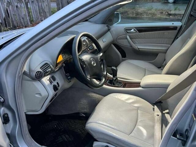 Серый Мерседес 220, объемом двигателя 2.2 л и пробегом 260 тыс. км за 2699 $, фото 9 на Automoto.ua