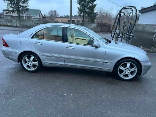 Серый Мерседес 220, объемом двигателя 2.2 л и пробегом 260 тыс. км за 2699 $, фото 5 на Automoto.ua