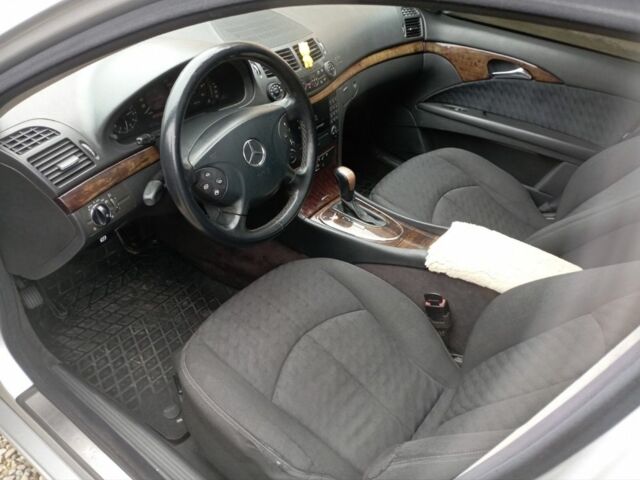 Сірий Мерседес 220, об'ємом двигуна 2.1 л та пробігом 302 тис. км за 6400 $, фото 5 на Automoto.ua