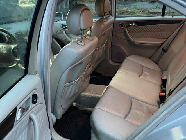 Серый Мерседес 220, объемом двигателя 2.2 л и пробегом 260 тыс. км за 2699 $, фото 10 на Automoto.ua