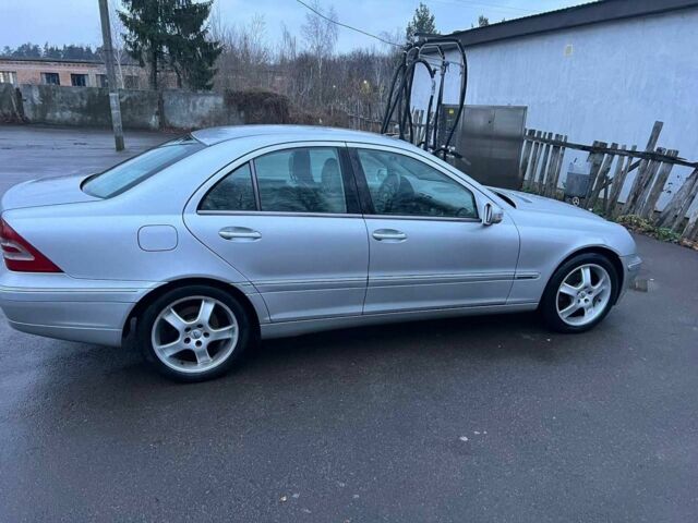 Серый Мерседес 220, объемом двигателя 2.2 л и пробегом 260 тыс. км за 2699 $, фото 6 на Automoto.ua