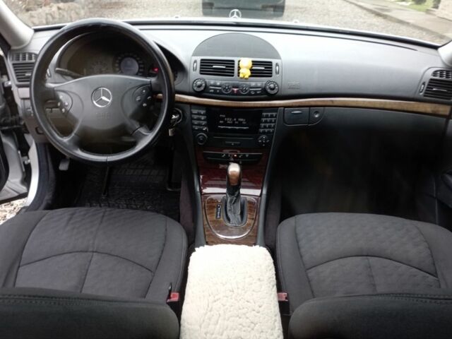 Сірий Мерседес 220, об'ємом двигуна 2.1 л та пробігом 302 тис. км за 6400 $, фото 4 на Automoto.ua