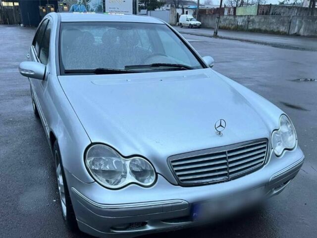 Серый Мерседес 220, объемом двигателя 2.2 л и пробегом 260 тыс. км за 2699 $, фото 2 на Automoto.ua