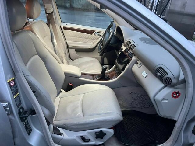 Серый Мерседес 220, объемом двигателя 2.2 л и пробегом 260 тыс. км за 2699 $, фото 11 на Automoto.ua