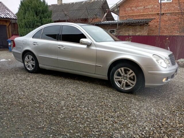 Сірий Мерседес 220, об'ємом двигуна 2.1 л та пробігом 302 тис. км за 6400 $, фото 1 на Automoto.ua