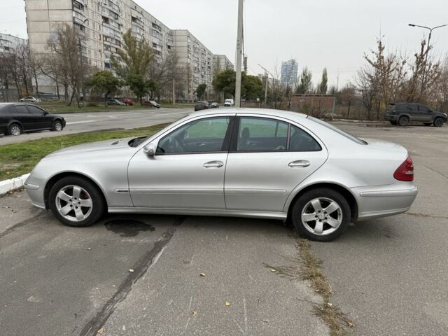 Серый Мерседес 220, объемом двигателя 2.7 л и пробегом 200 тыс. км за 3800 $, фото 2 на Automoto.ua