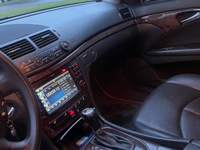 Серый Мерседес 220, объемом двигателя 2.1 л и пробегом 490 тыс. км за 6500 $, фото 7 на Automoto.ua