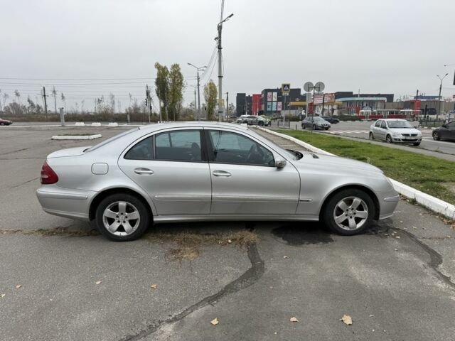 Серый Мерседес 220, объемом двигателя 2.7 л и пробегом 200 тыс. км за 3800 $, фото 1 на Automoto.ua