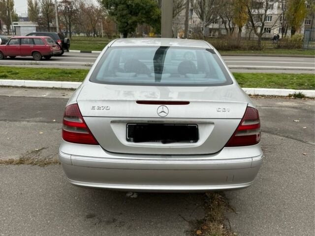 Серый Мерседес 220, объемом двигателя 2.7 л и пробегом 200 тыс. км за 3800 $, фото 3 на Automoto.ua