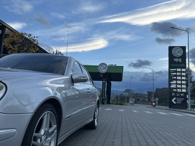 Серый Мерседес 220, объемом двигателя 2.1 л и пробегом 361 тыс. км за 8200 $, фото 4 на Automoto.ua