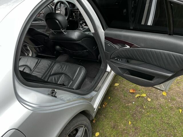 Серый Мерседес 220, объемом двигателя 2.1 л и пробегом 293 тыс. км за 7100 $, фото 11 на Automoto.ua