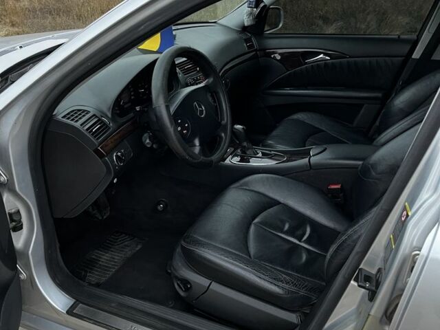 Серый Мерседес 220, объемом двигателя 2.1 л и пробегом 293 тыс. км за 7100 $, фото 10 на Automoto.ua