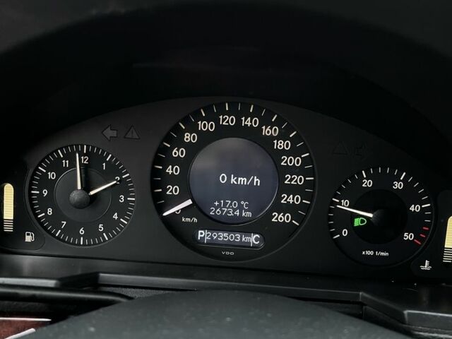 Серый Мерседес 220, объемом двигателя 2.1 л и пробегом 293 тыс. км за 7100 $, фото 4 на Automoto.ua