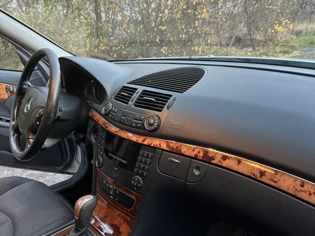 Серый Мерседес 220, объемом двигателя 2.2 л и пробегом 311 тыс. км за 3420 $, фото 6 на Automoto.ua