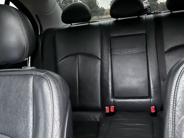 Серый Мерседес 220, объемом двигателя 2.1 л и пробегом 293 тыс. км за 7100 $, фото 1 на Automoto.ua