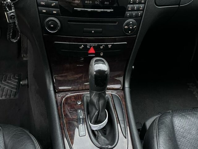 Серый Мерседес 220, объемом двигателя 2.1 л и пробегом 293 тыс. км за 7100 $, фото 3 на Automoto.ua