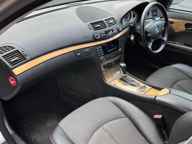 Серый Мерседес 220, объемом двигателя 2.2 л и пробегом 130 тыс. км за 3600 $, фото 5 на Automoto.ua