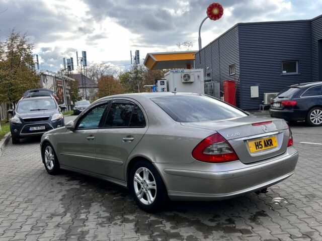 Серый Мерседес 220, объемом двигателя 2.2 л и пробегом 130 тыс. км за 3600 $, фото 1 на Automoto.ua