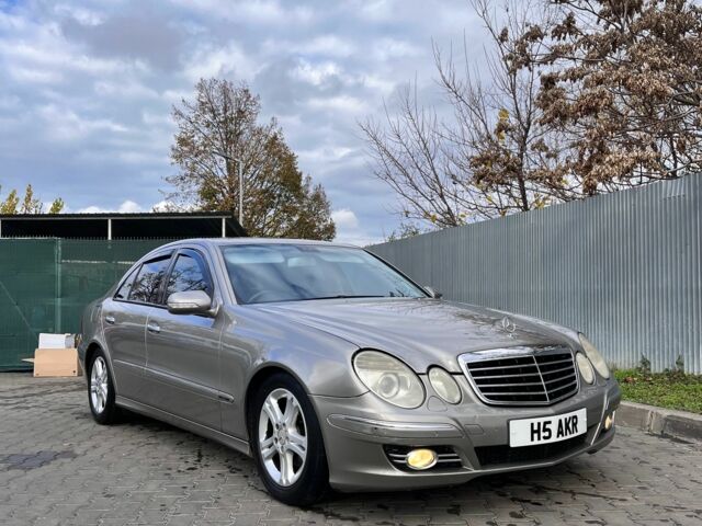 Серый Мерседес 220, объемом двигателя 2.2 л и пробегом 130 тыс. км за 3600 $, фото 3 на Automoto.ua