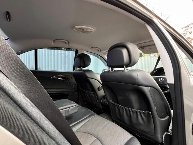 Серый Мерседес 220, объемом двигателя 2.2 л и пробегом 130 тыс. км за 3600 $, фото 6 на Automoto.ua