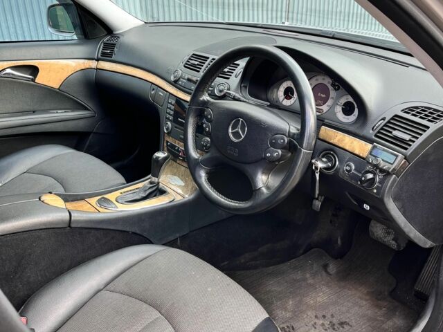 Серый Мерседес 220, объемом двигателя 2.2 л и пробегом 130 тыс. км за 3600 $, фото 9 на Automoto.ua